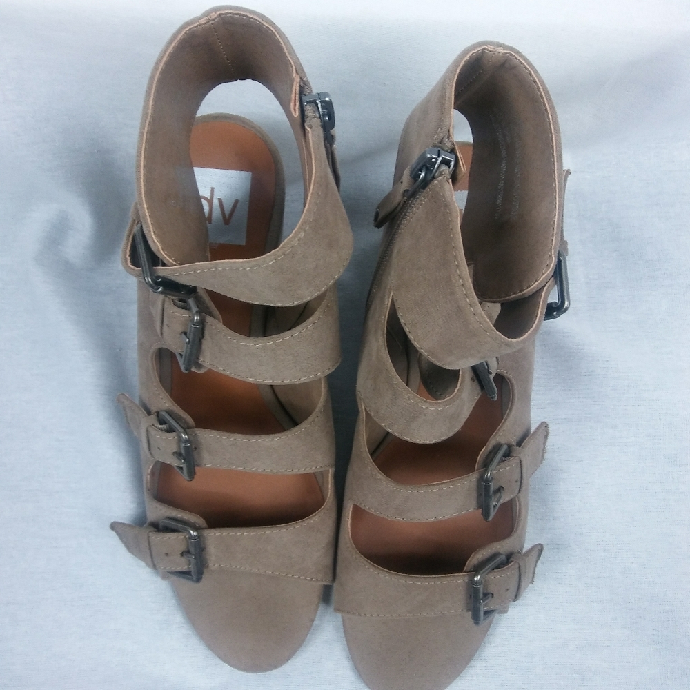 *SOLD* DV By Dolce Vita | Tan Wedges - Size 8 - Picture 6 of 8